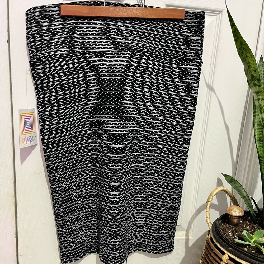 NWT Cassie skirt, black & white